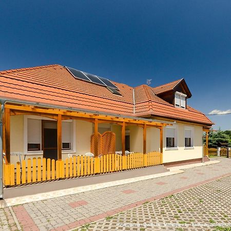 Barbara Apartmanház Kehidakustány Esterno foto